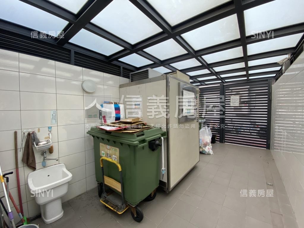 民生路萬吉俬藏三房平車房屋室內格局與周邊環境