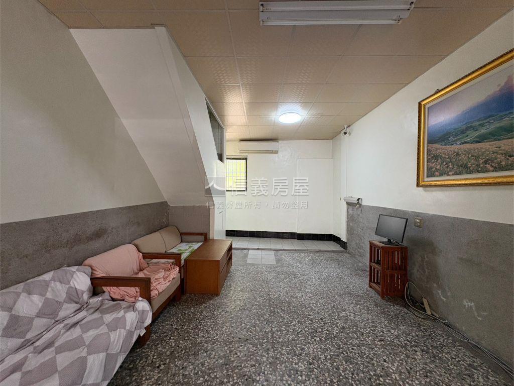 金馬騎樓活路透天房屋室內格局與周邊環境