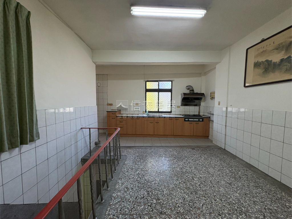 金馬騎樓活路透天房屋室內格局與周邊環境