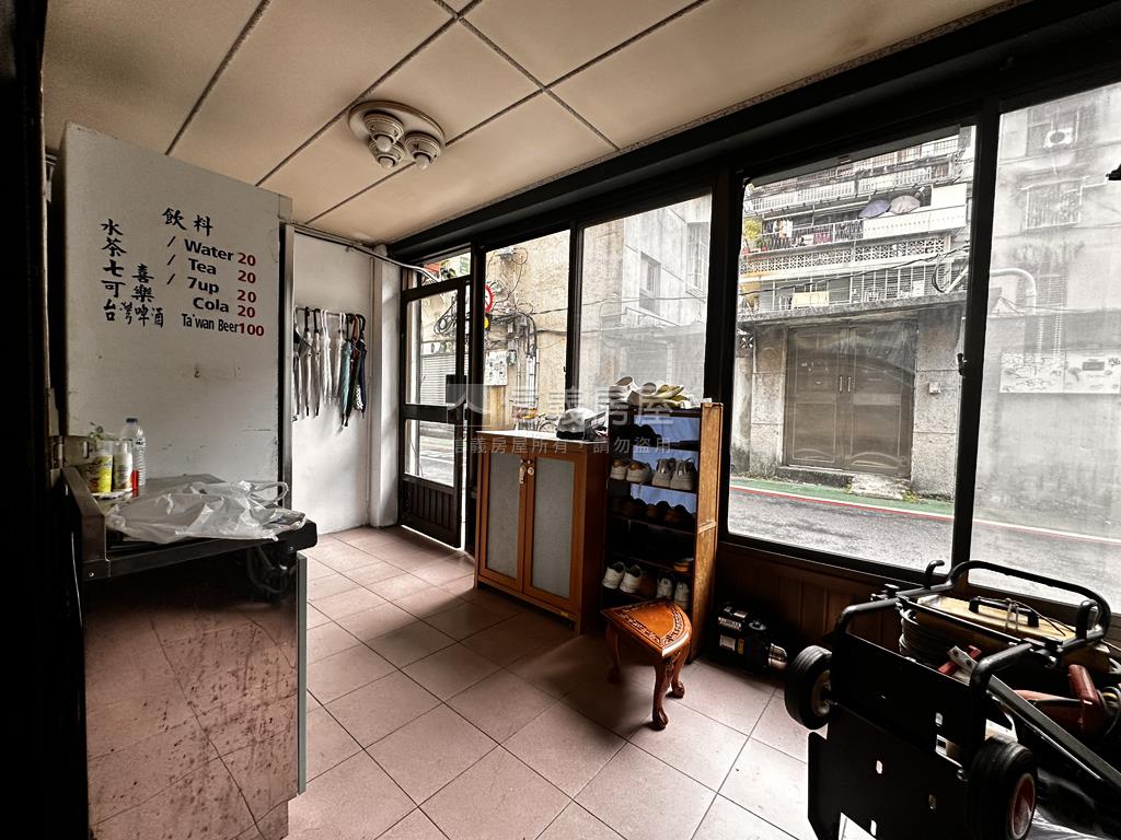 東門捷運★大邊間一樓房屋室內格局與周邊環境