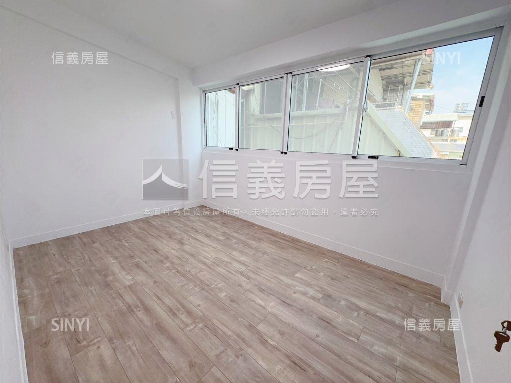 朝南，崇德裝潢美別墅房屋室內格局與周邊環境
