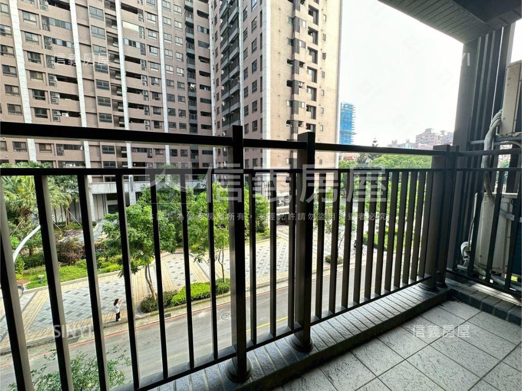 新米蘭樹梢景觀兩房車位房屋室內格局與周邊環境