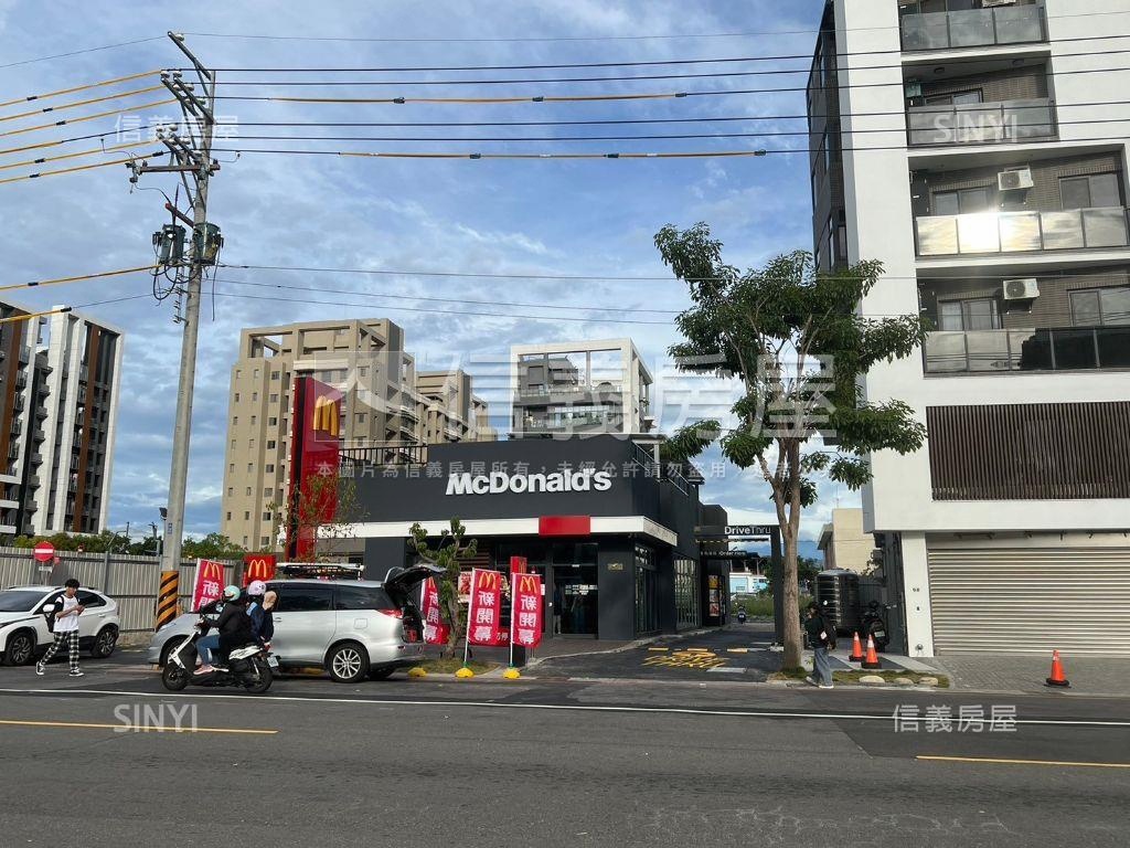 逢甲面寬約８米獨棟透店房屋室內格局與周邊環境