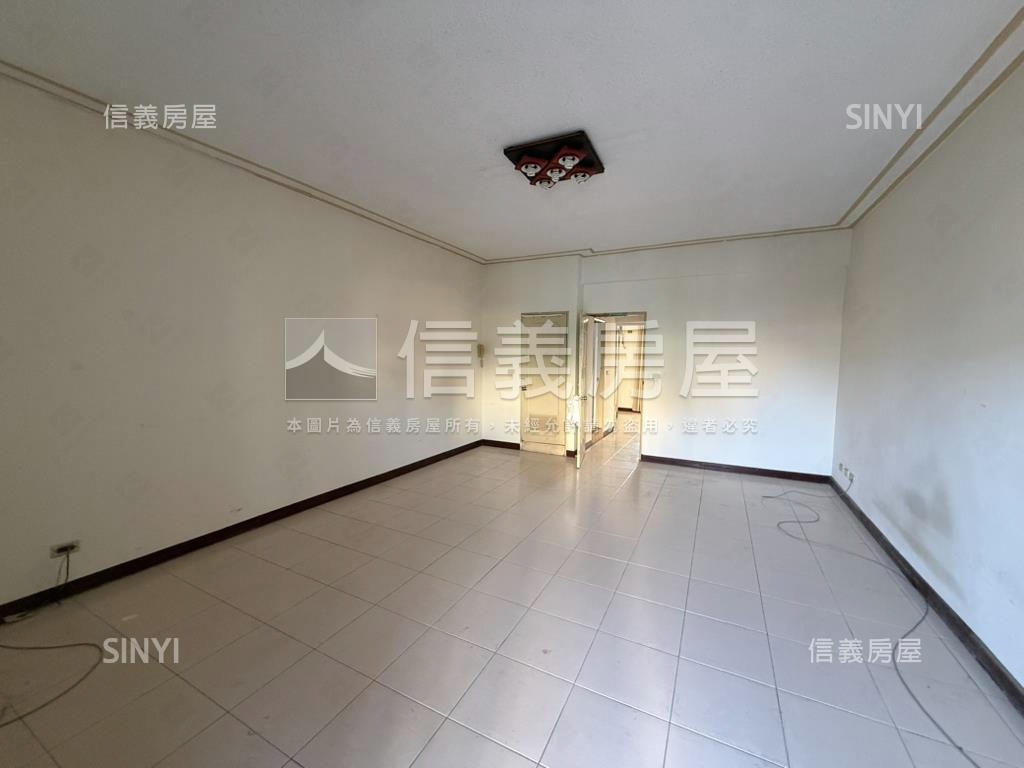 近臺灣大道邊間前院別墅房屋室內格局與周邊環境