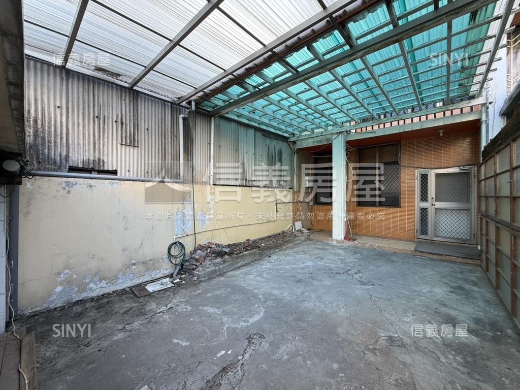 近臺灣大道邊間前院別墅房屋室內格局與周邊環境