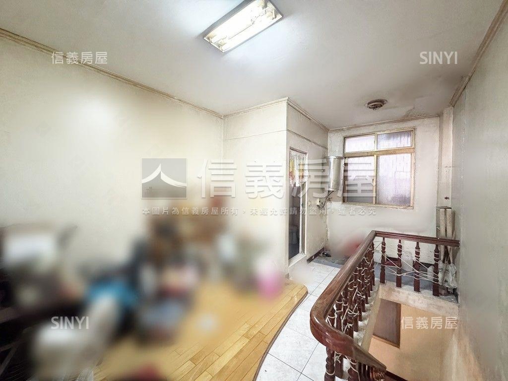 近火車站三塊厝大面寬透天房屋室內格局與周邊環境