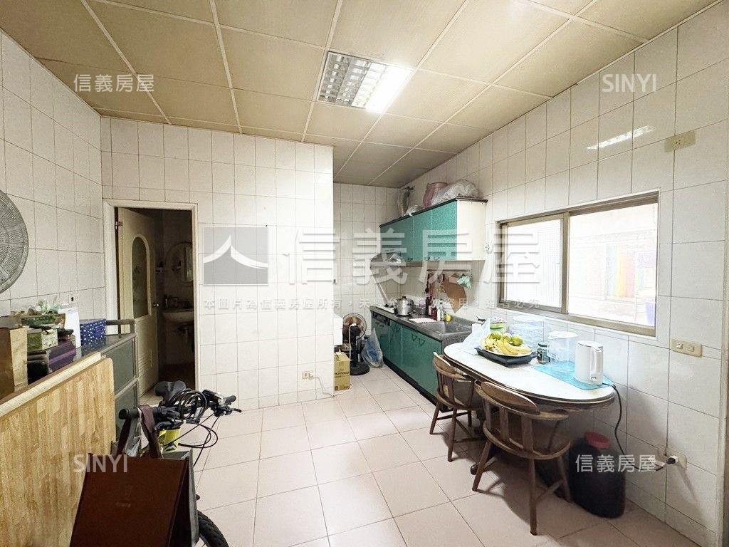 近火車站三塊厝大面寬透天房屋室內格局與周邊環境