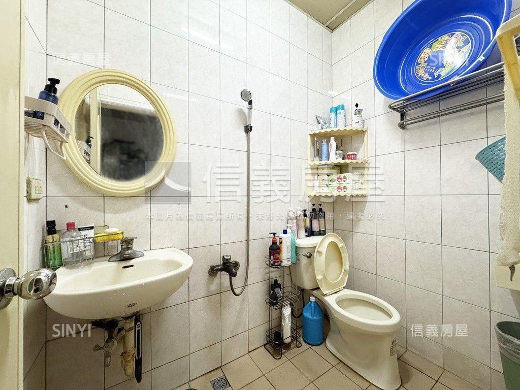 近火車站三塊厝大面寬透天房屋室內格局與周邊環境