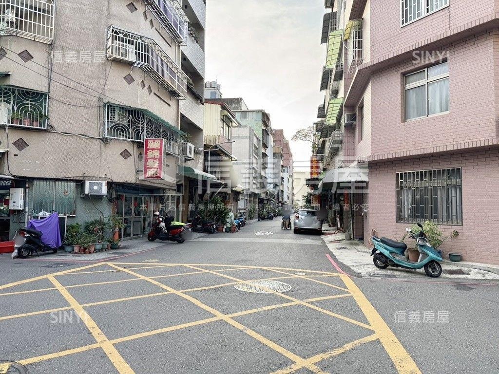 近火車站三塊厝大面寬透天房屋室內格局與周邊環境