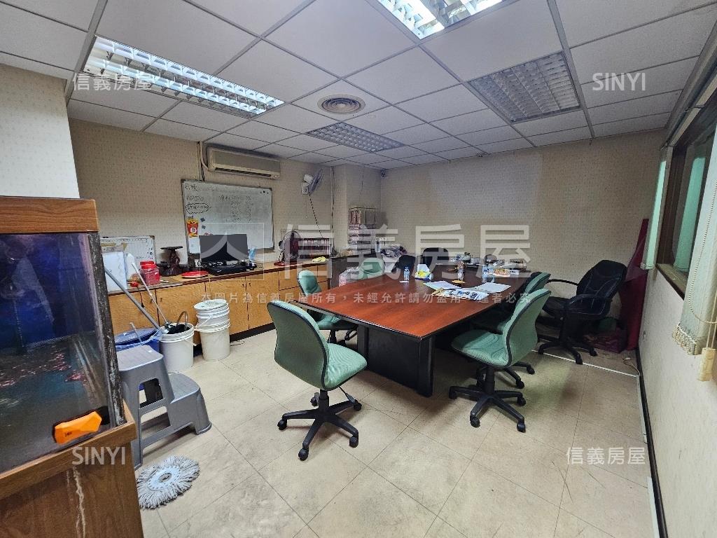 近土城交流道透天廠房房屋室內格局與周邊環境