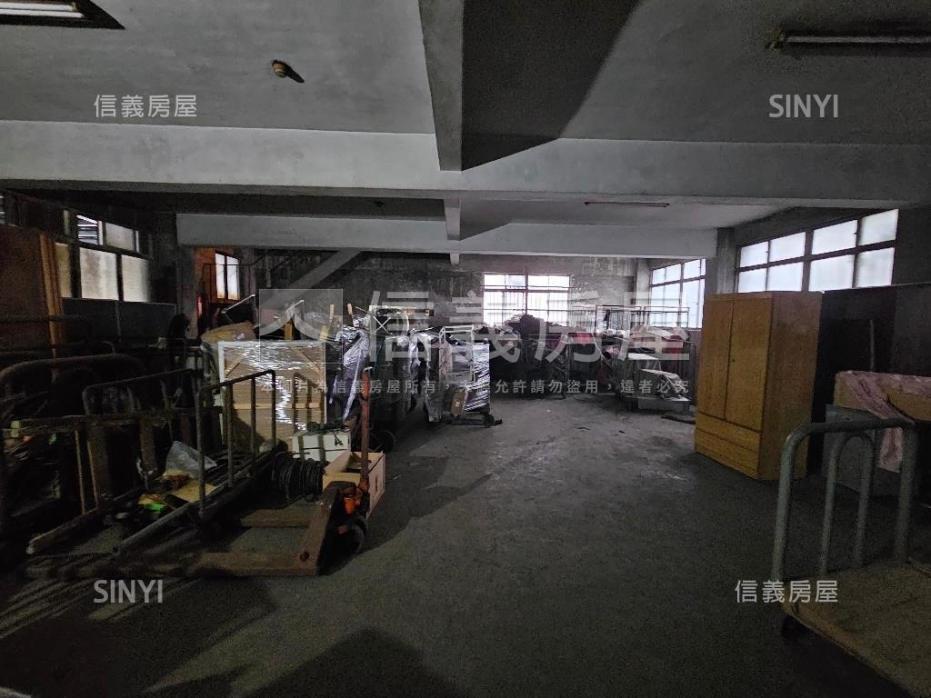 近土城交流道透天廠房房屋室內格局與周邊環境