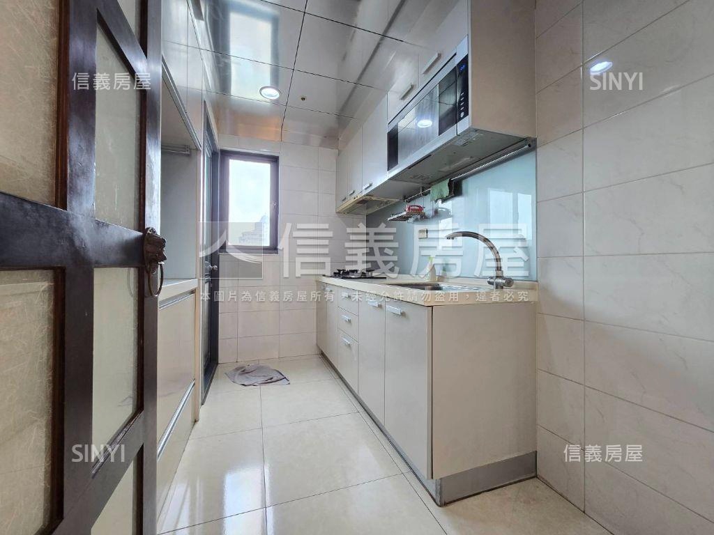 近藝文和中路品藏三房車位房屋室內格局與周邊環境