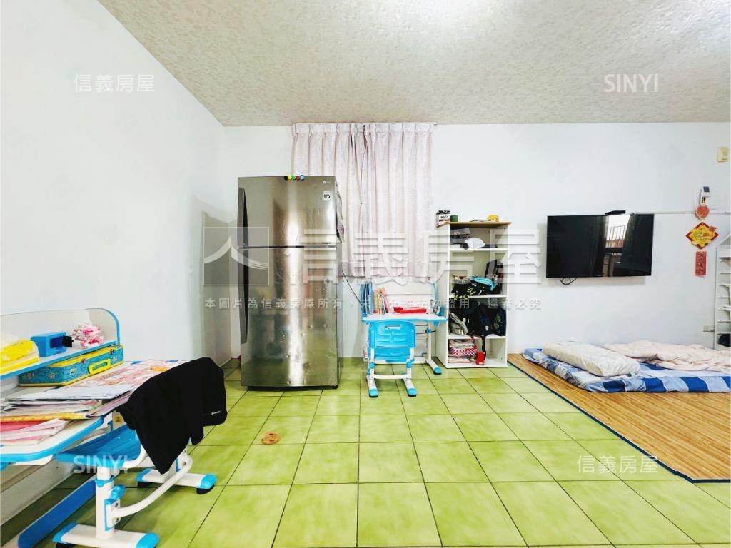 近帶狀公園低總價大空間房屋室內格局與周邊環境