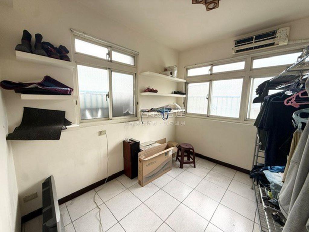 板新捷運旁邊間採光美寓房屋室內格局與周邊環境
