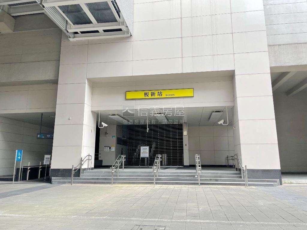 板新捷運旁邊間採光美寓房屋室內格局與周邊環境