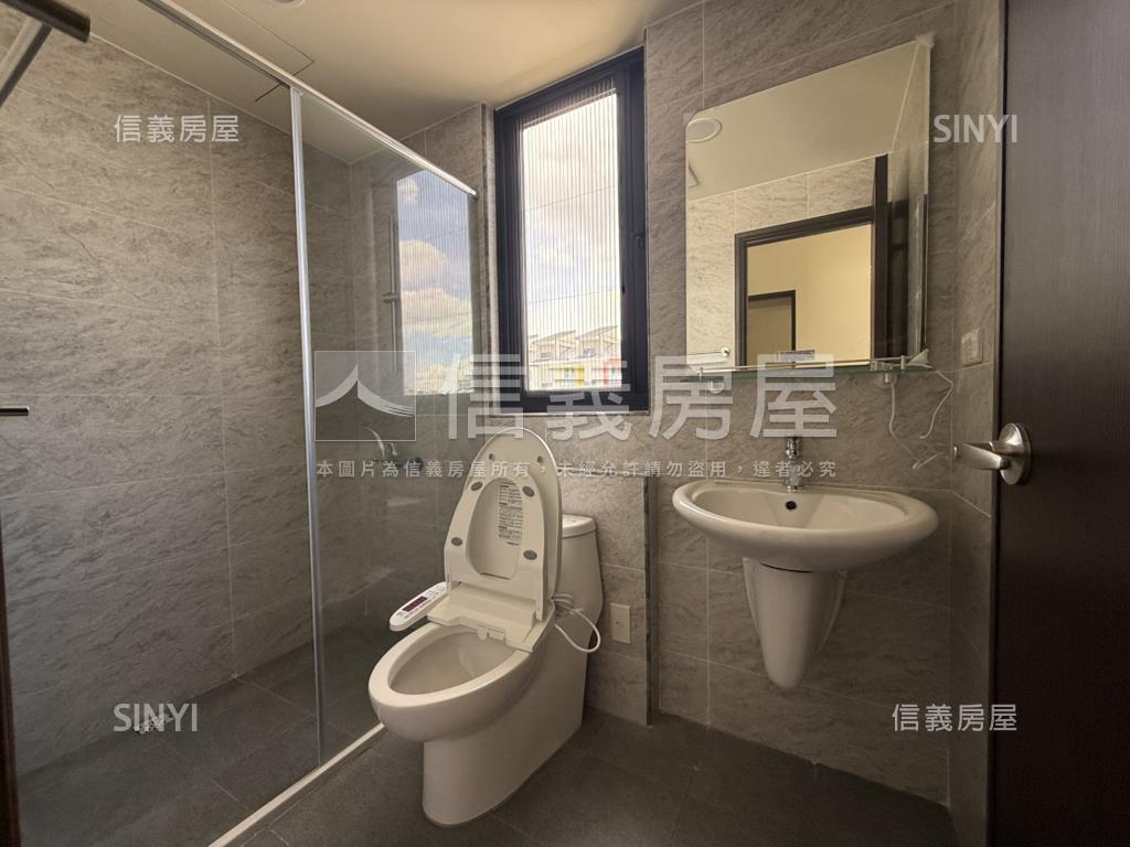 陽光四季三房雙平車房屋室內格局與周邊環境