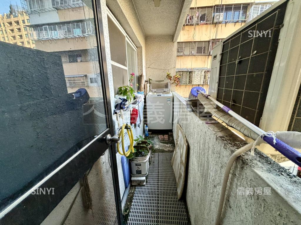 近高雄火車站小資電梯三房房屋室內格局與周邊環境