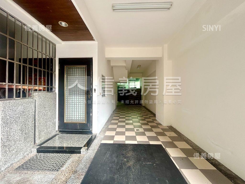 新案！捷運邊間採光雙車墅房屋室內格局與周邊環境