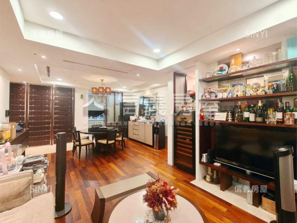 世界山莊Ｆ棟景觀四房車位房屋室內格局與周邊環境