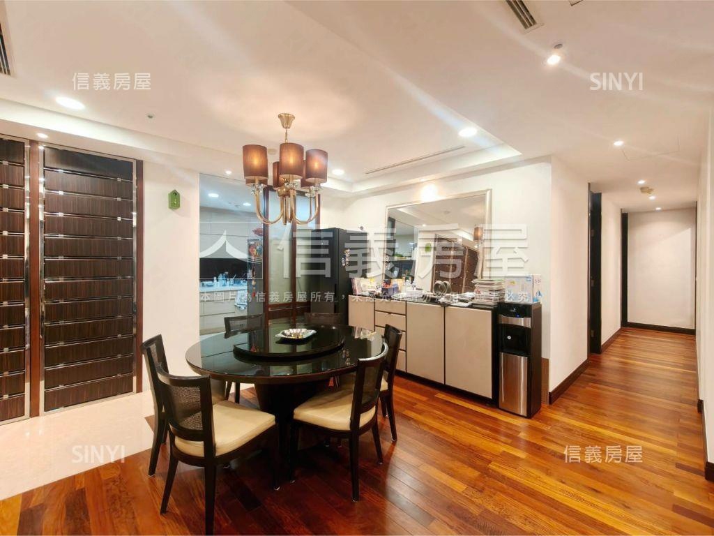 世界山莊Ｆ棟景觀四房車位房屋室內格局與周邊環境