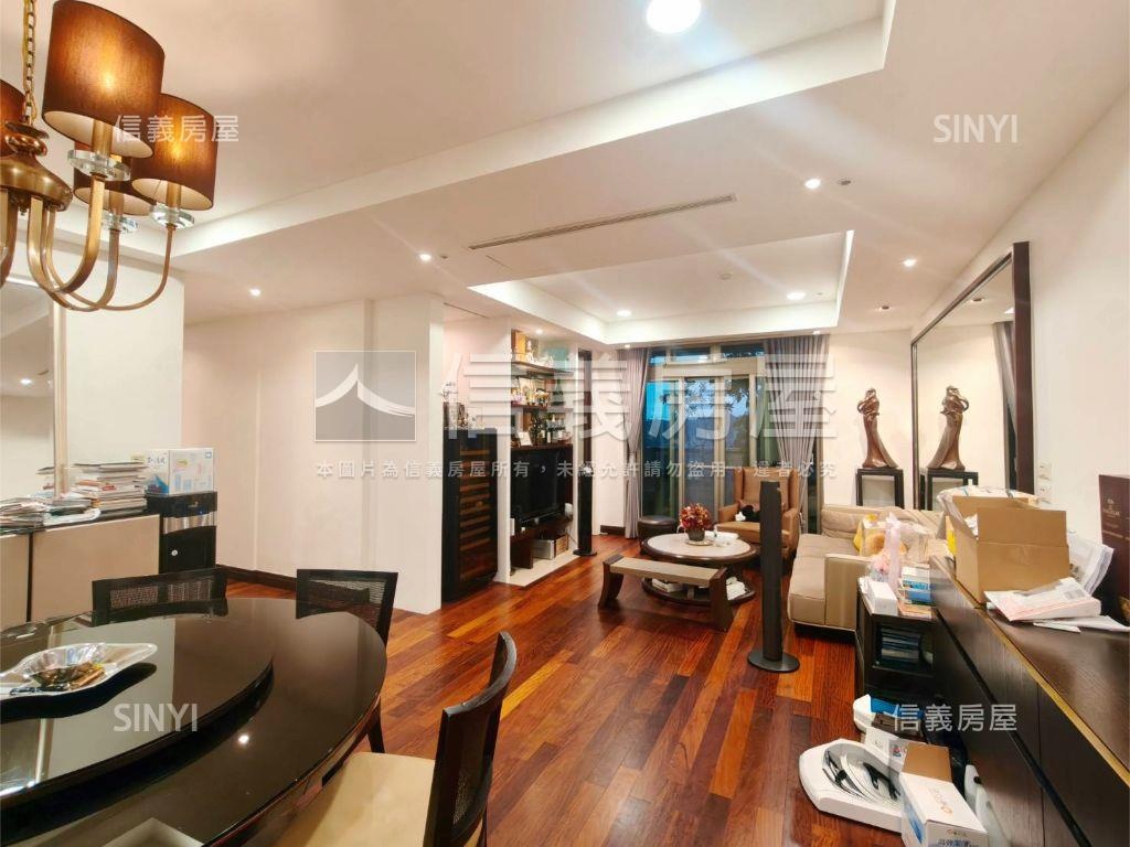 世界山莊Ｆ棟景觀四房車位房屋室內格局與周邊環境