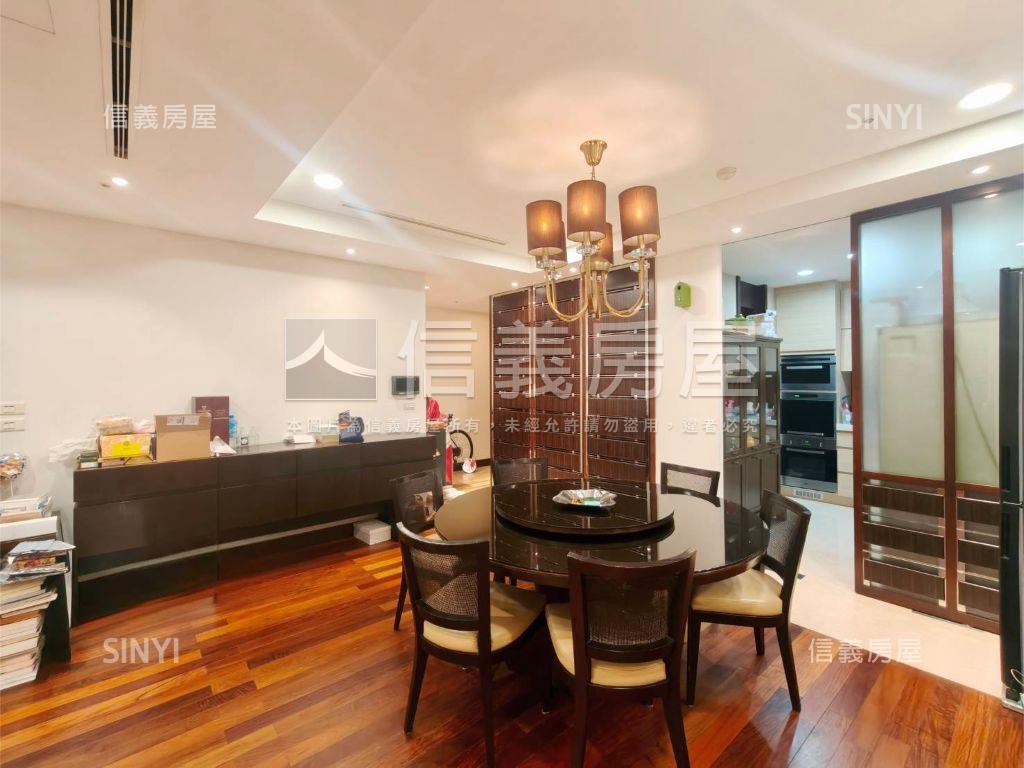 世界山莊Ｆ棟景觀四房車位房屋室內格局與周邊環境