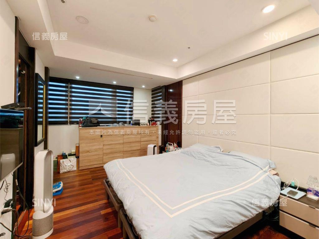 世界山莊Ｆ棟景觀四房車位房屋室內格局與周邊環境