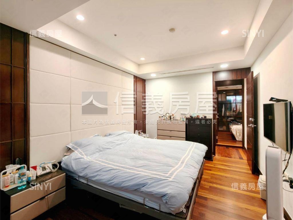 世界山莊Ｆ棟景觀四房車位房屋室內格局與周邊環境