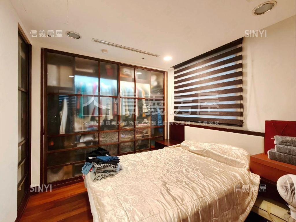 世界山莊Ｆ棟景觀四房車位房屋室內格局與周邊環境