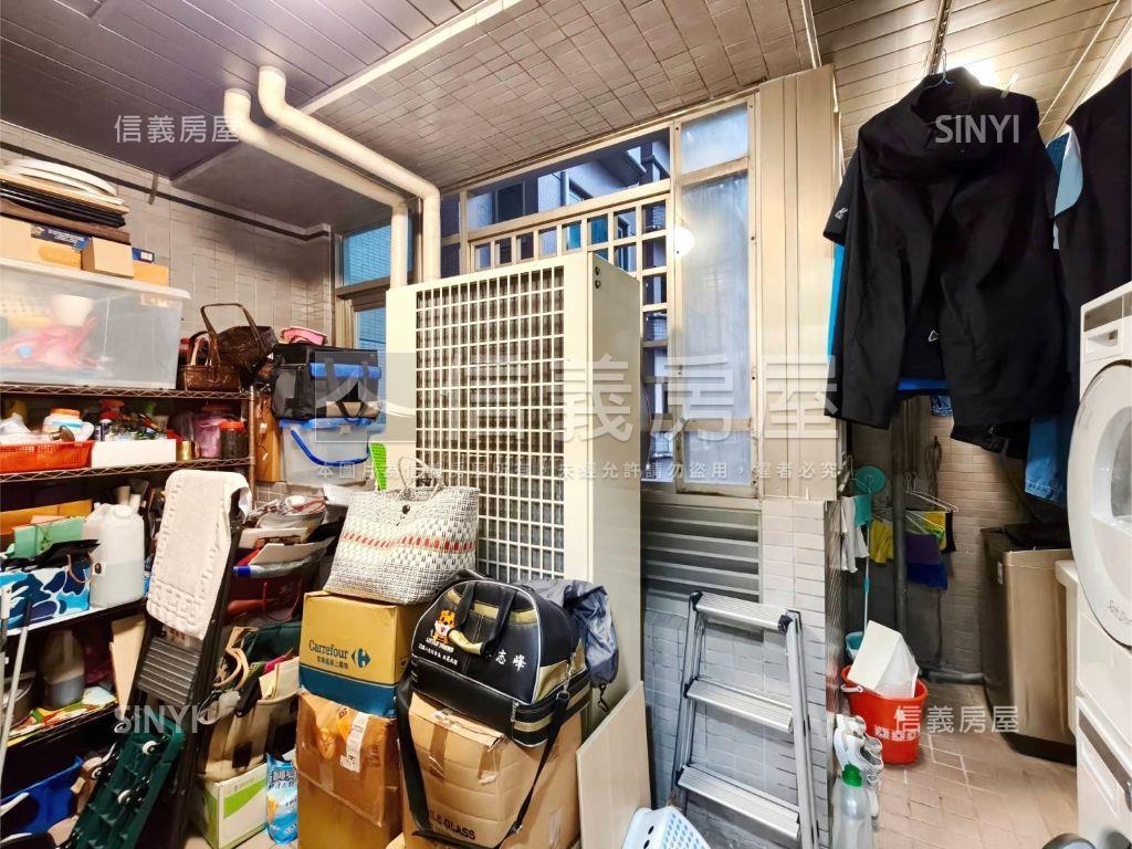 世界山莊Ｆ棟景觀四房車位房屋室內格局與周邊環境