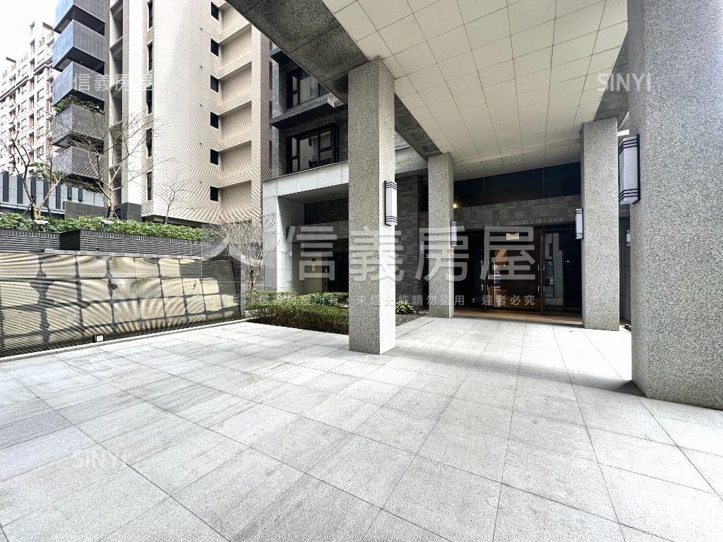 家樂福商圈首購精美兩房房屋室內格局與周邊環境