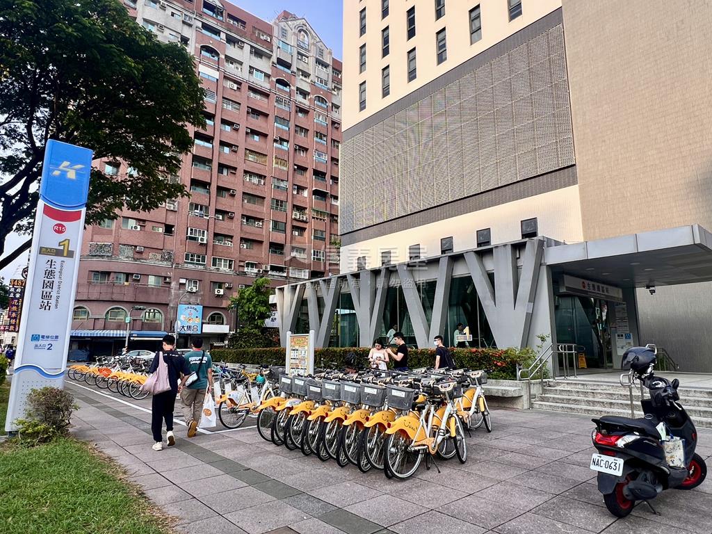 孟子近自由市場透天金店面房屋室內格局與周邊環境