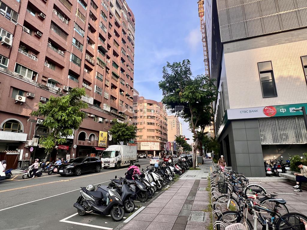 孟子近自由市場透天金店面房屋室內格局與周邊環境