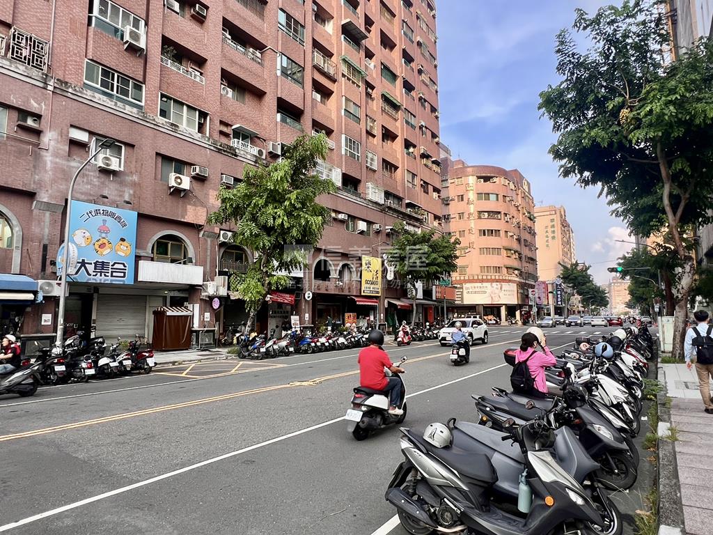 孟子近自由市場透天金店面房屋室內格局與周邊環境