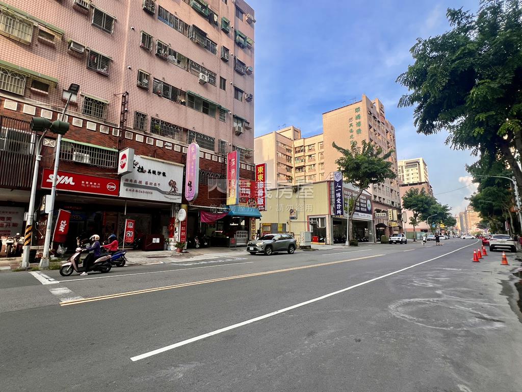 孟子近自由市場透天金店面房屋室內格局與周邊環境