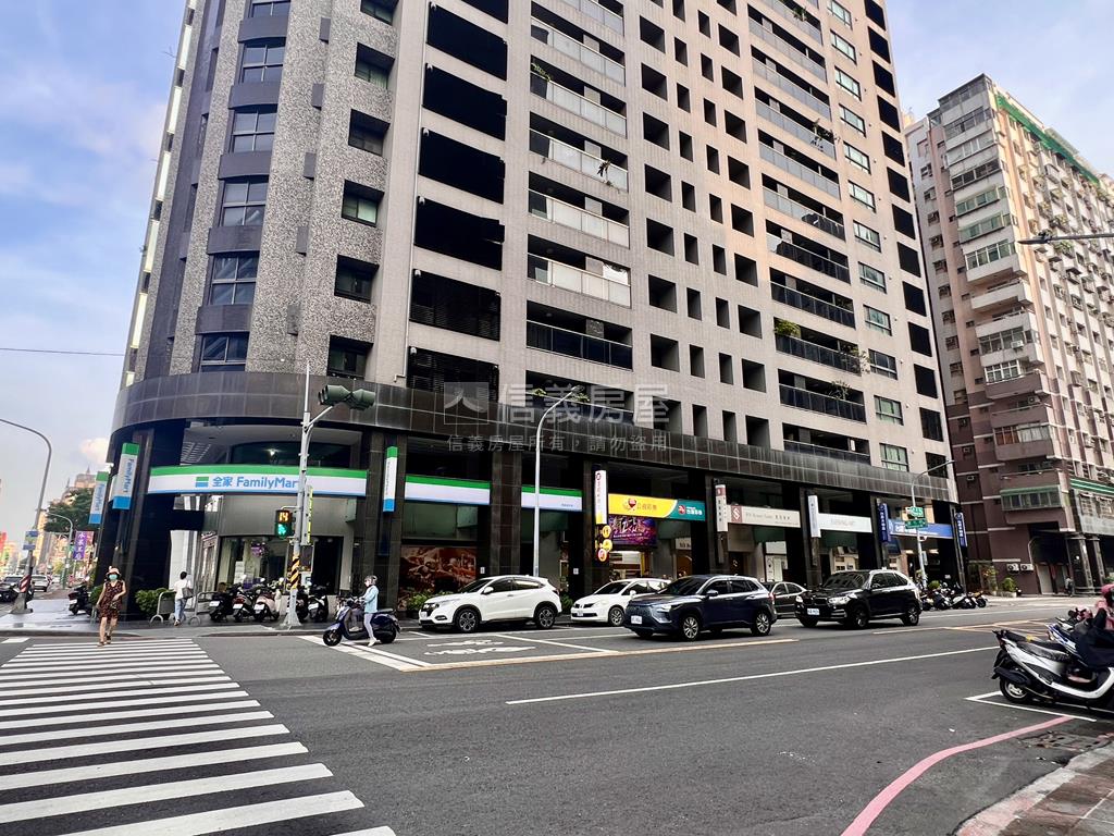 孟子近自由市場透天金店面房屋室內格局與周邊環境