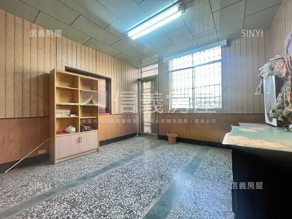 近輕軌三面採光大地坪透天房屋室內格局與周邊環境