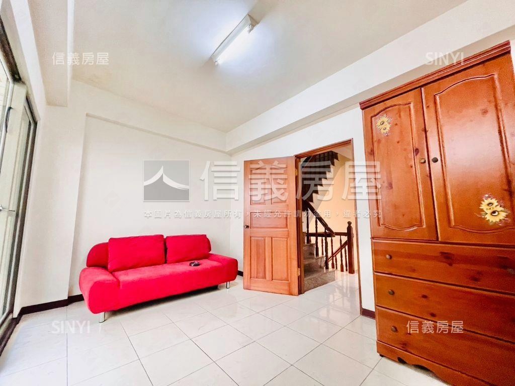 東區仁東街｜稀有燙金店住房屋室內格局與周邊環境