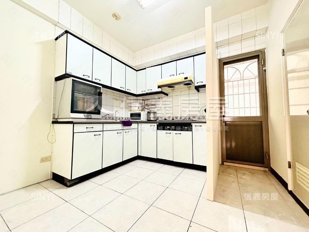 東區仁東街｜稀有燙金店住房屋室內格局與周邊環境