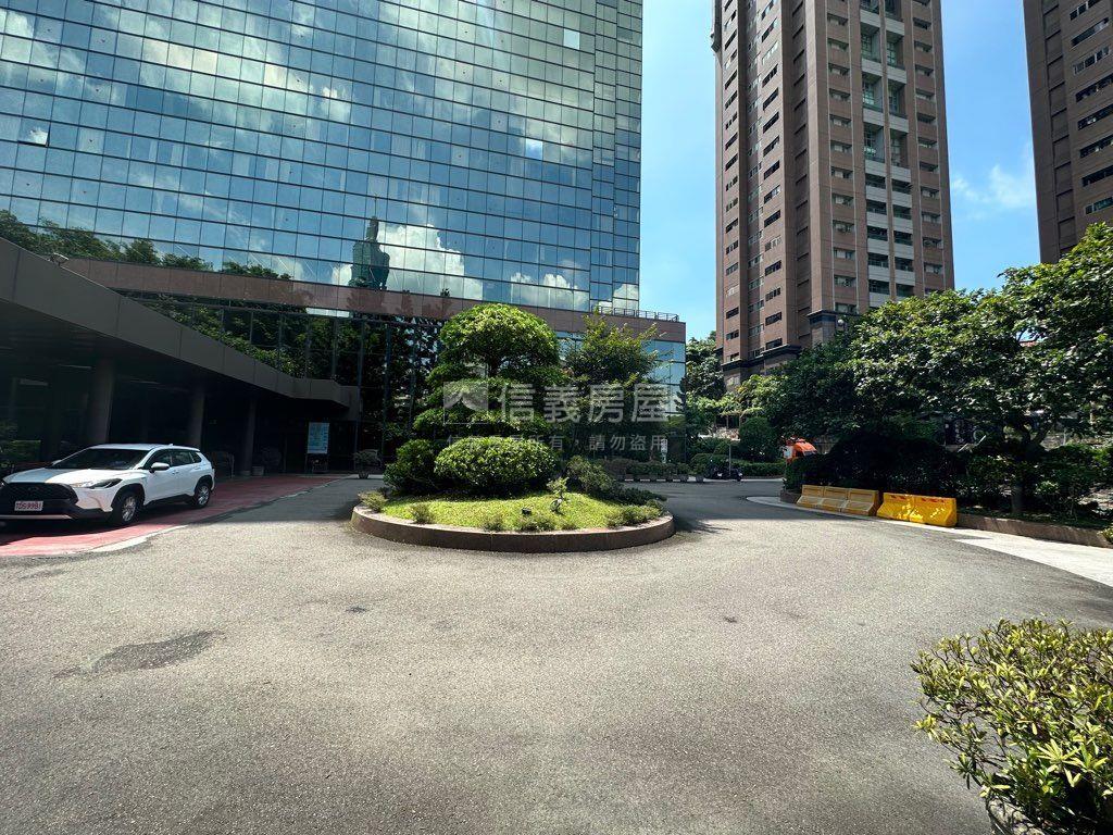 ＡＡ環球世貿加三車位房屋室內格局與周邊環境