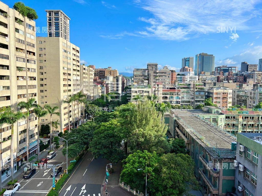 卡納琳高樓四房附坡平車位房屋室內格局與周邊環境