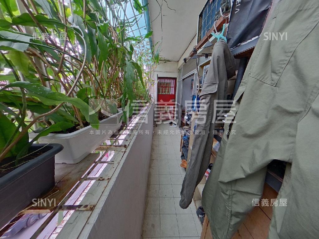 近捷運稀有三樓★邊間３房房屋室內格局與周邊環境