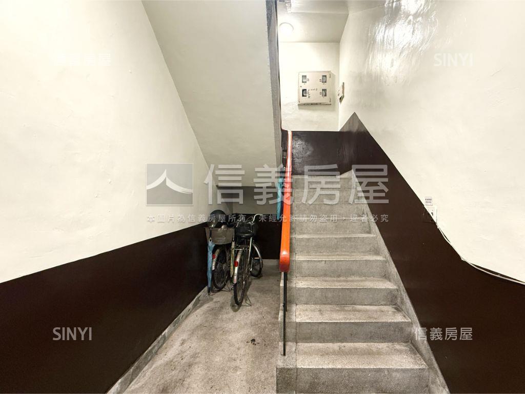 區公所正面公園－雅致溫居房屋室內格局與周邊環境