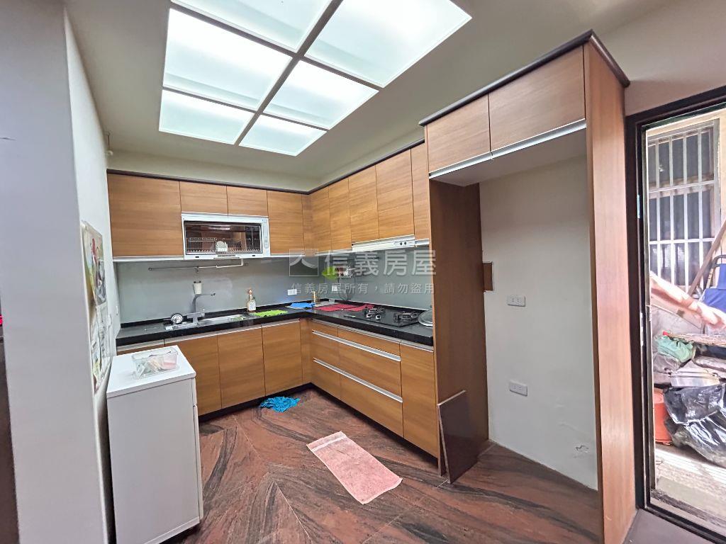 新街溪畔．電梯透店別墅房屋室內格局與周邊環境