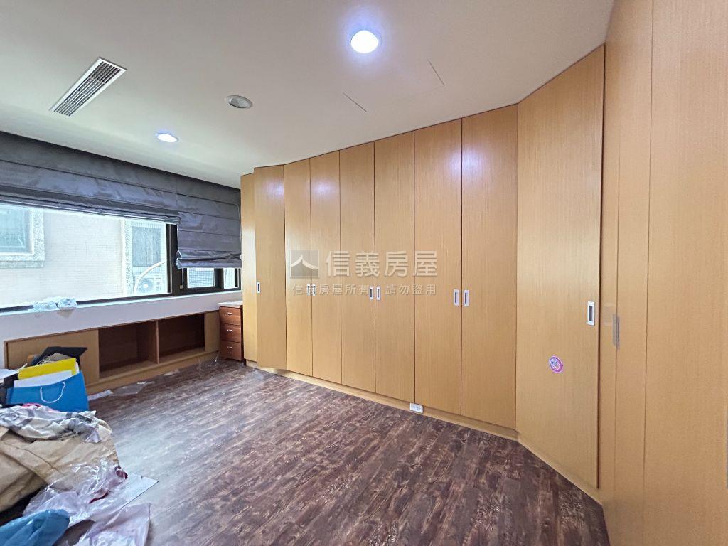新街溪畔．電梯透店別墅房屋室內格局與周邊環境