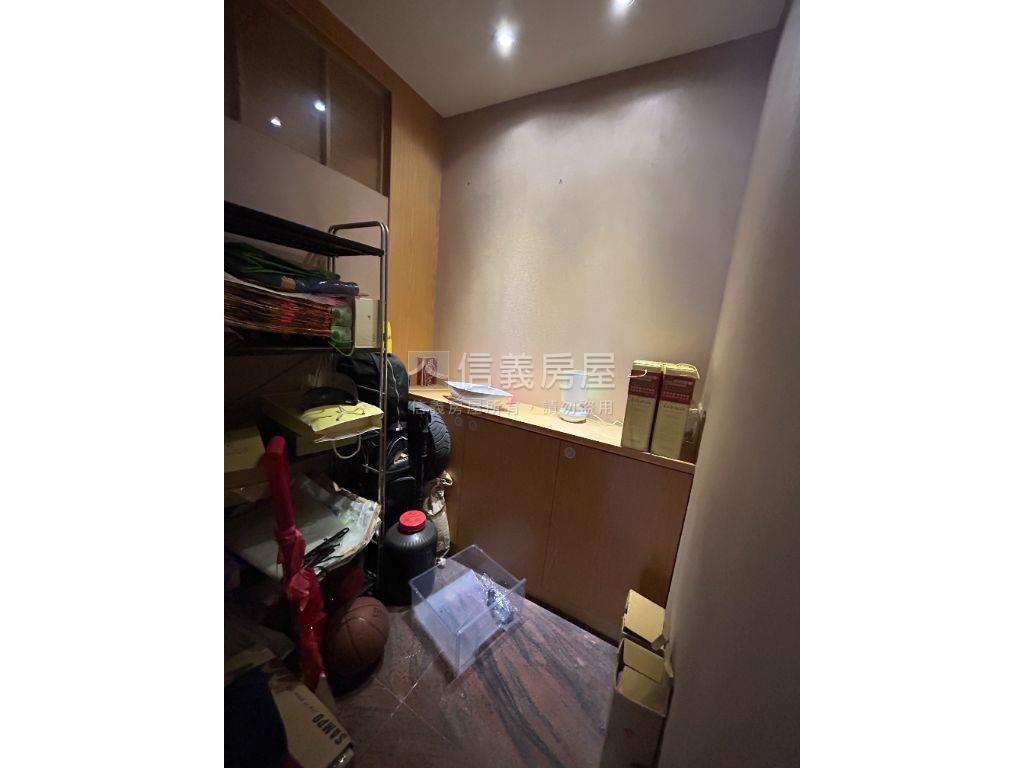 新街溪畔．電梯透店別墅房屋室內格局與周邊環境