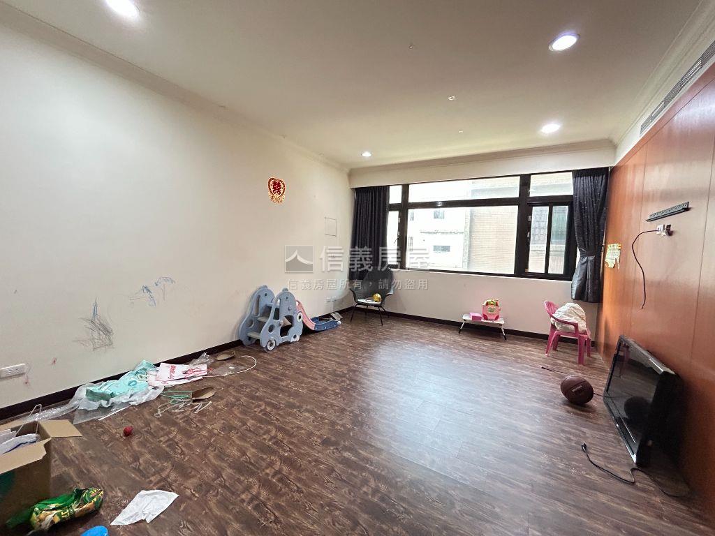 新街溪畔．電梯透店別墅房屋室內格局與周邊環境