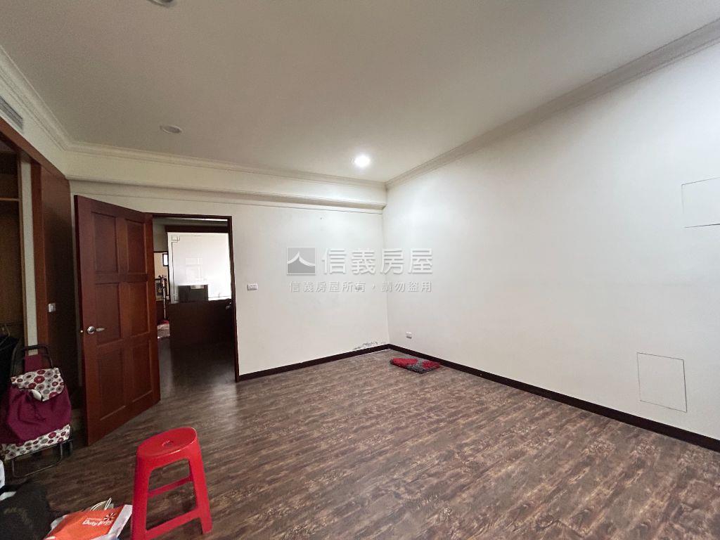 新街溪畔．電梯透店別墅房屋室內格局與周邊環境