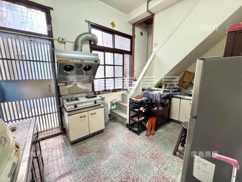 專任正中興路二段透店房屋室內格局與周邊環境