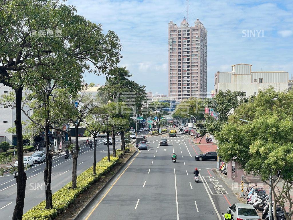 湯山：高樓寬敞三房平車房屋室內格局與周邊環境